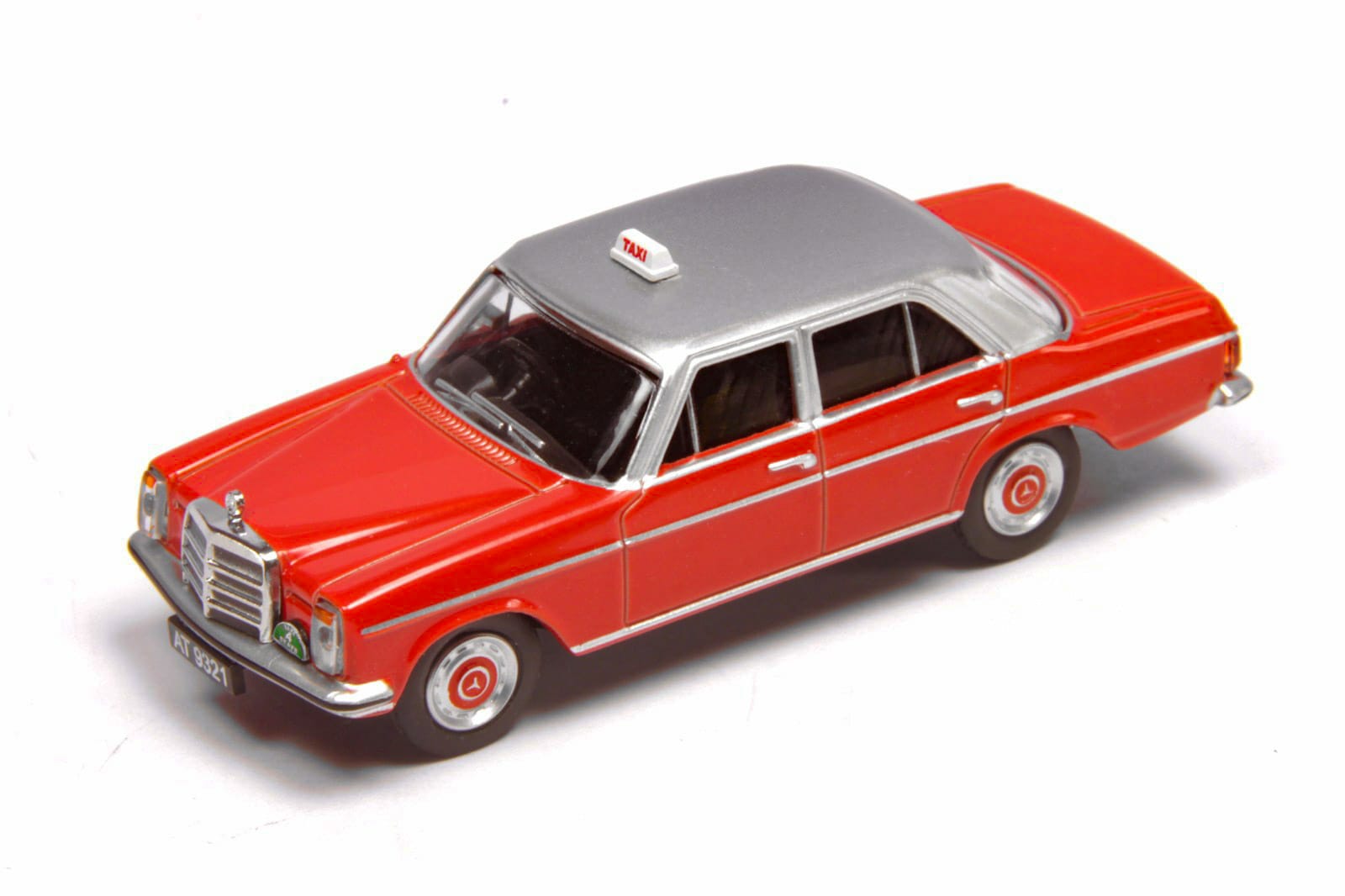 已截訂】Tiny x Schuco Mercedes-Benz 200D Hong Kong Taxi